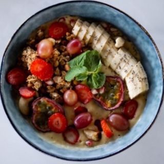 Chocolate-avo smoothie  bowl