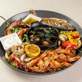 Piatto con frutti di mare