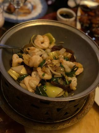 Creveți decorticați pe plită