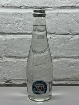WODA NIEGAZOWANA KROPLA BESKIDU 330 ML.