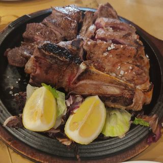 Menù Fiorentina per 2 persone: salumi, bistecca con contorni, acqua