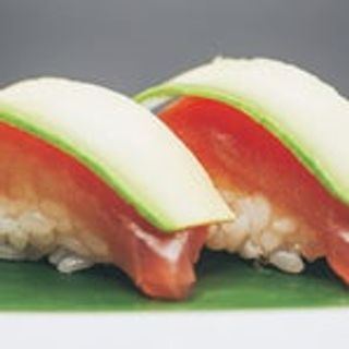 71. Nigiri maguro avocado