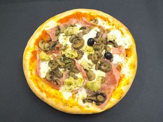 Pizza capricciosa
