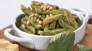 Пенне с соусом "Песто" и креветками 