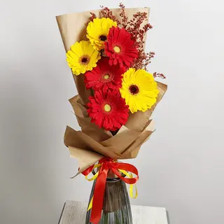 ყვითელი და წითელი გერბერები 2052