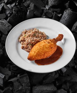 Котлета по-київськи з гречотто та білими грибами