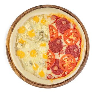 Піца 50/50 ПапероніІ салямі + Чотири сири (40 см)