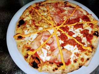 Pizza Cuatro Care (28 Cm.)