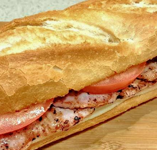 Bocadillo De Pechuga A La Plancha Especial