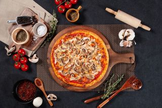 Pizza Margherita e funghi L