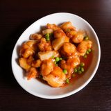 44) Bocconcini di maiale in salsa agrodolce, con ananas e piselli