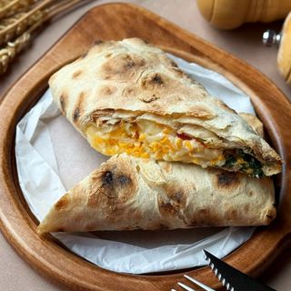 Запечений лаваш з сиром чедер та сулугуні  