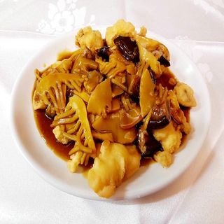 87. Pescado con bambú y setas chinas