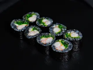 Black Maki z krewetką i wakame (8szt) (115g)