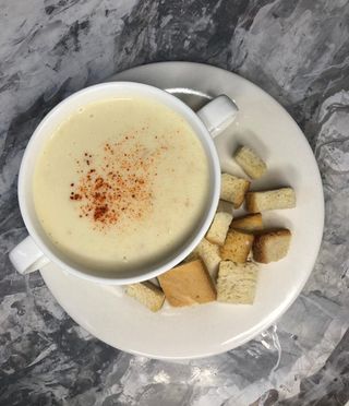 Сырный суп из курицы с гриссини