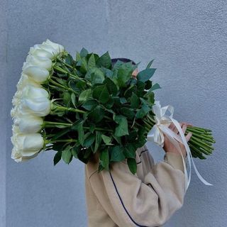 Bukiet białych-róż 60-70cm 25 sztuk