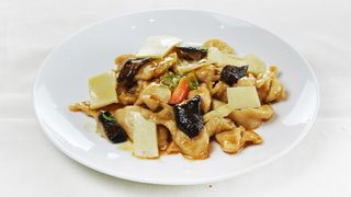 331 Pollo con funghi e bambú