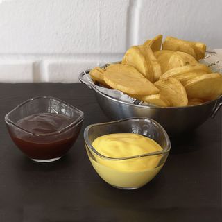 Patatas caseras queso y barbacoa / Etxeko patatak gazta eta barbakoarekin