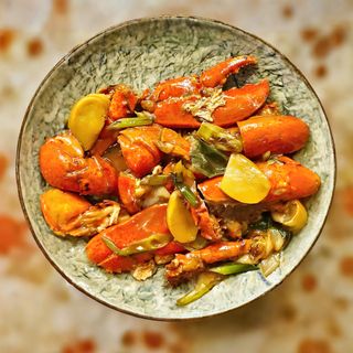 Astice con zenzero e cipollotto