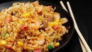 52 Riso saltato con gamberi