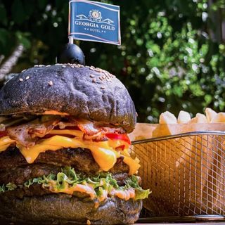 შავი ორმაგი ჩიზბურგერი