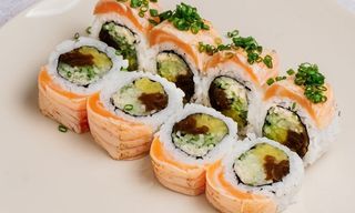 Uramaki łosoś opalany -8 szt-