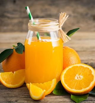 Jus de fruits de saison à lorange