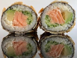 Futomaki Almond Łosoś Pieczony 6 szt.