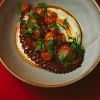 Caracatita cu Piure de Cartofi