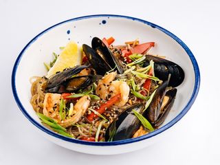 Скляна локшина з морепродуктами (300г)