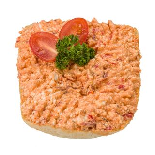 Połówka z pastą pomidorowo - paprykową