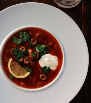 Солянка мясная со сметаной