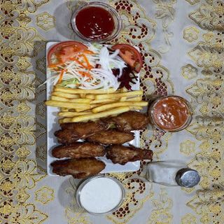 Alitas de Pollo + Patatas Fritas