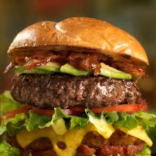 Burger bacon si cascaval