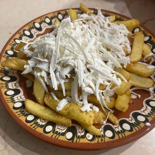Пържени картофки със сирене