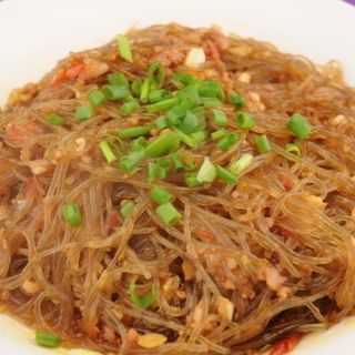 Spaghetti di soia saltato con le verdure 什菜炒粉丝