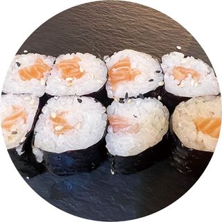 93. Mini Rollo Con Salmón (8 Uds.)