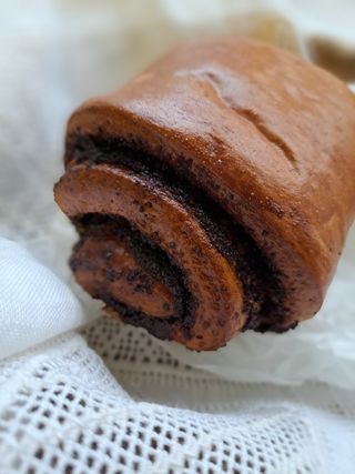 БУЛОЧКА з маком