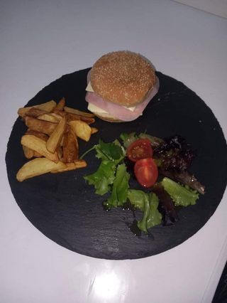 Hamburguer em prato