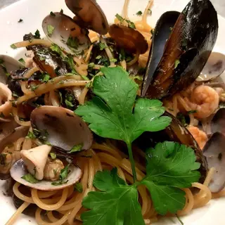 Spaghetti allo scoglio + Lattina Coca-Cola