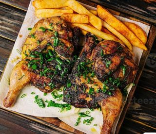 Plato de medio pollo con patatas y cola