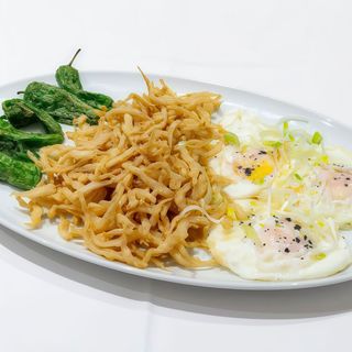 Chanquetes del Mar Menor con huevos camperos