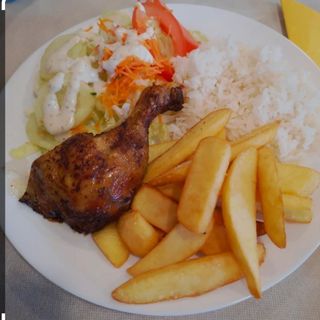 Pollo Frito con Salsa BBQ