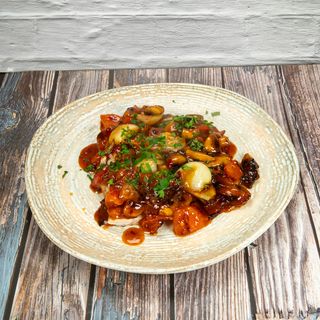 Пилешка пържола от Бут със Зеленчуци и Сладко - лют сос (450г)