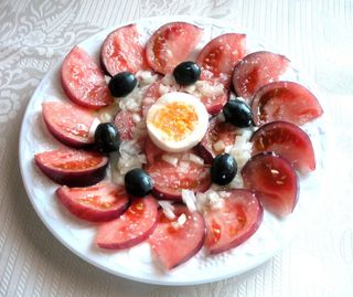 Tomate azul aliñado