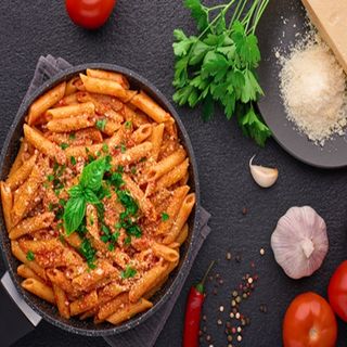 Паста със сьомга и домати (350г)