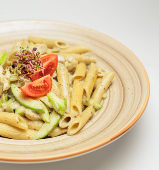 Pene sa piletinom i tikvicama