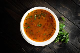 Ciorba de gaina cu taitei de casa