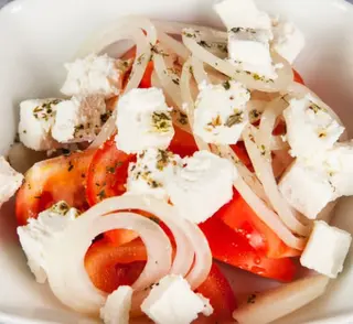 Paradajz sir salata
