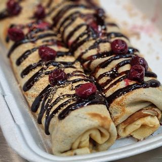 Nutela , višnja i  plazma , porcija 2 palačinke 440gr